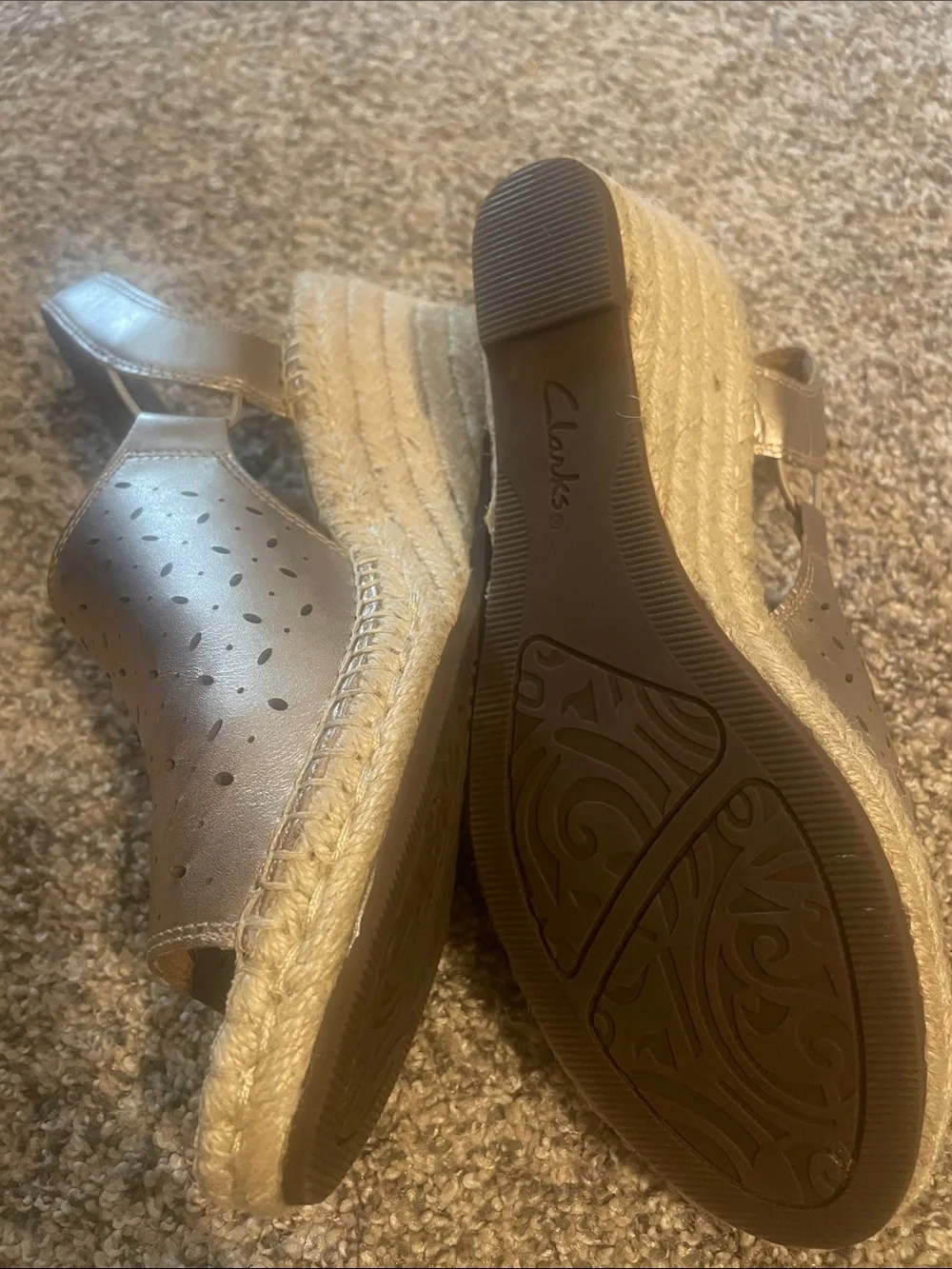 Clark’s Petrina Gail Metallic Gold Espadrille Wedge Sandals size 7.5